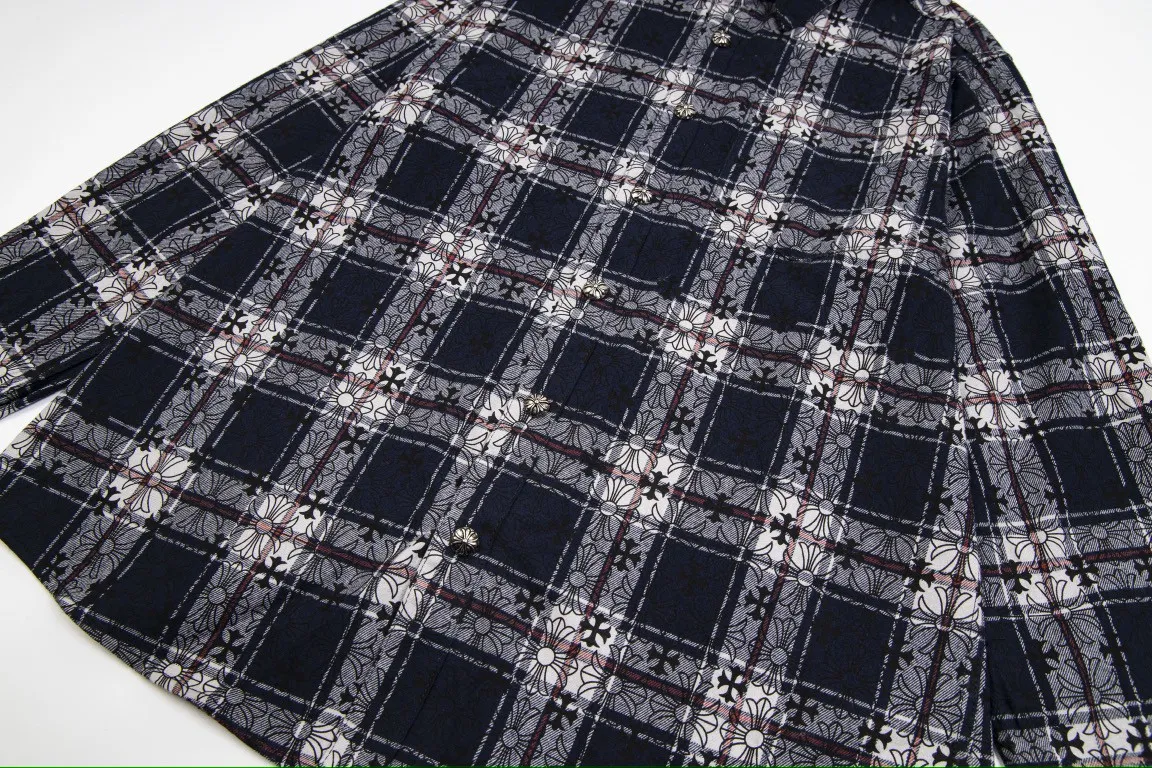 🅿️260 New: Style number: B131 Chrome Hearts classic cashew flower cross all-over printed jacquard long-sleeved casual shirt 1️⃣Customized original jacquard fabric, high-quality pure cotton jacquard plaid fabric, soft and comfortable to the touch, a very high-quality fabric! 2️⃣The details of the workmanship are perfectly controlled. The lining is made of vest hemming, and the cuffs are made of double cross leather labels. It is different from the ordinary version. The collar is also designed with interlining, which shows high-end fashion and personality. The style is fashionable, simple and elegant, and it is a very versatile jacket! 4⃣️Complete accessories, all customized with original versions! Same style for men and women Color: Cashew Purple Sizes: S, M, L, XL